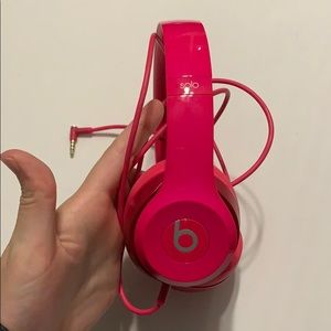 Hot pink Beats solos